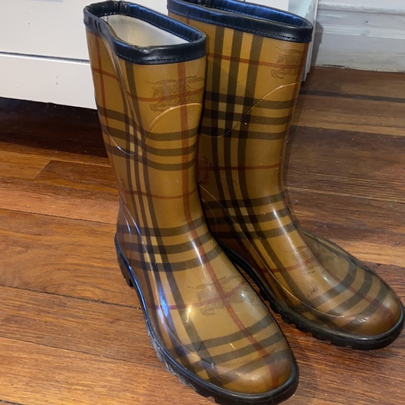Burberry rain boots size 36 , worn and no box - Picture 6 of 7